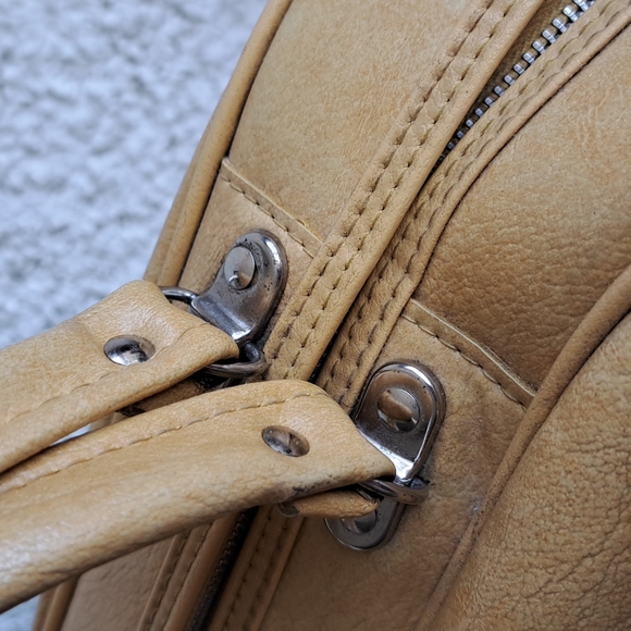 Vintage Yellow Suitcase Canadian Made - Picture 5 of 10